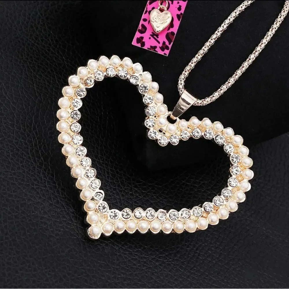 NECKLACE! Betsey Johnson Heart Faux Pearl & Diamond Pendant BNWT